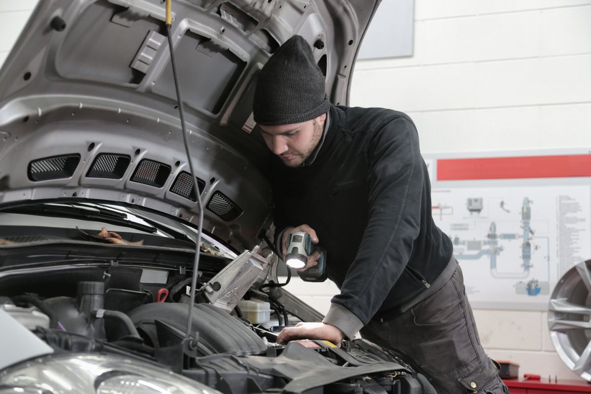 Replace Windshield Wipers Step by Step